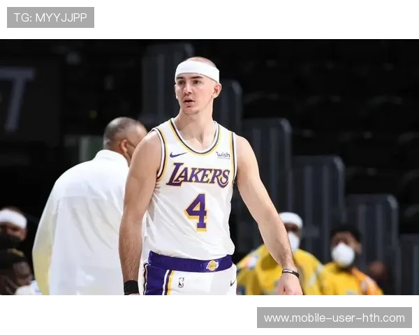 火爆！亚历山大险夹伤里夫斯被吹一级恶犯 旧将卡鲁索抱怨吃T_湖人_吹罚_女裁判_亚历山大港_布莱恩特·里维斯_亚历克斯·卡鲁索_网易订阅-12e57e61